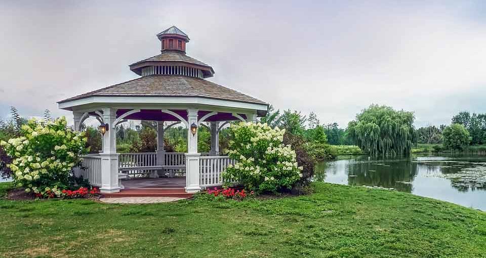 pergola vs gazebo